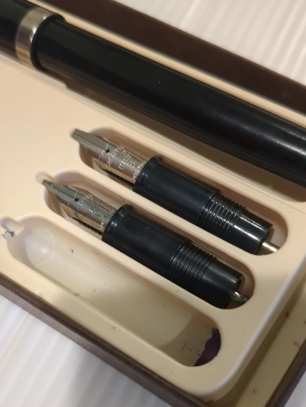 Sheaffer Pen Calligraphy Set  - 1 Fountain Pen & 2 Xtra Silver Nibs